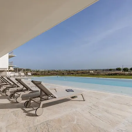 Coastal Bliss With Lagoon View Apartment